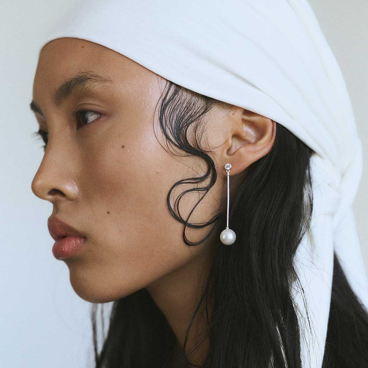 Long Pearl Earrings Silver | ani-jewels.com | Bianca Ingrosso